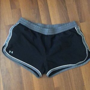 Under Armour semi-fitted running shorts, Large